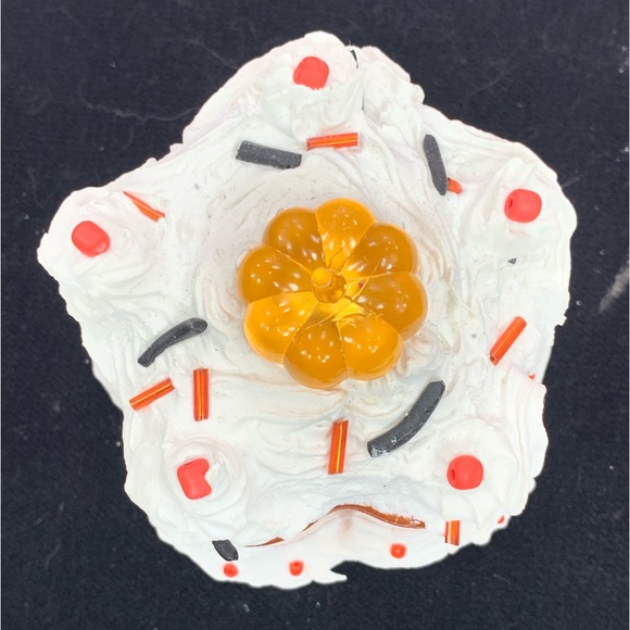 Small resin trinket box orange pumpkin themed - Picture 2 of 3